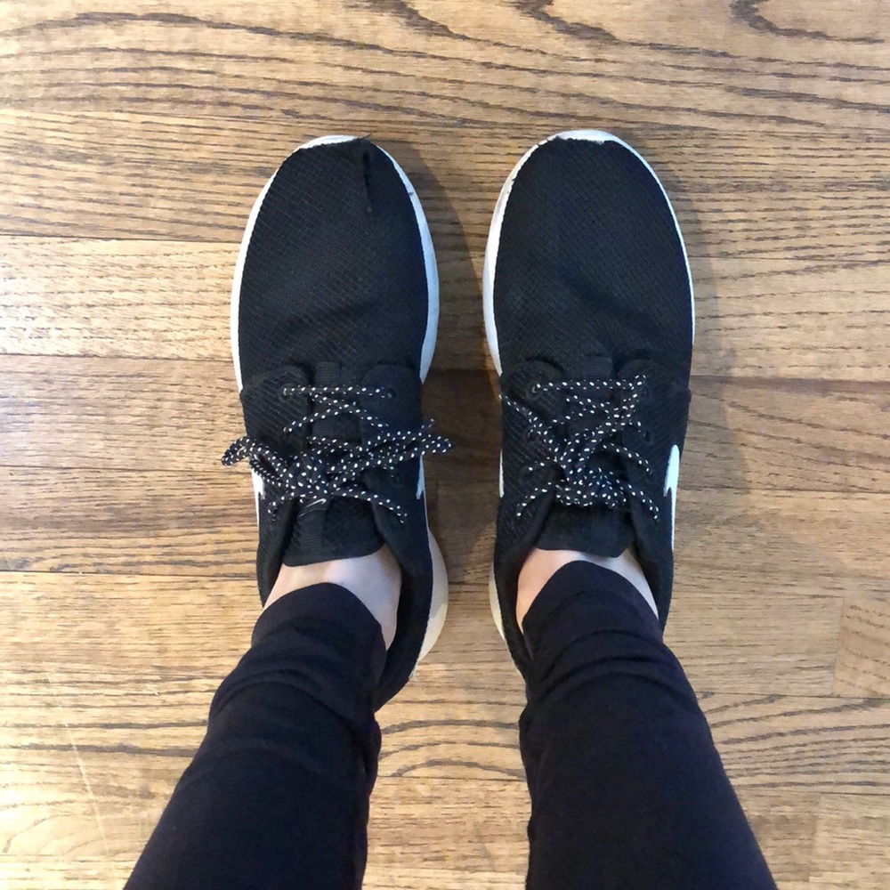 Black Nike Roshe Running Shoes